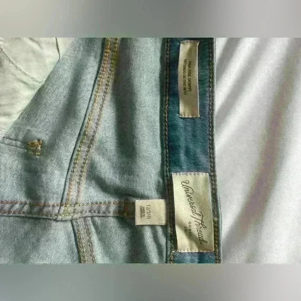 Universal Thread Women’s High Rise Skinny Light Wash 12/31 R - Picture 7 of 7